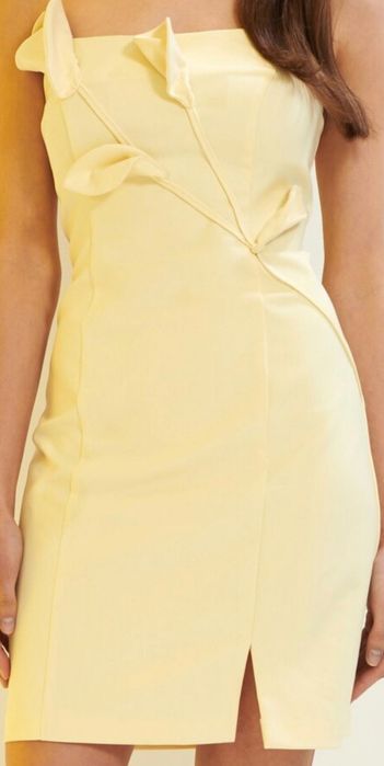 ЧИСТО НОВА рокля в патешко жълто, размер С