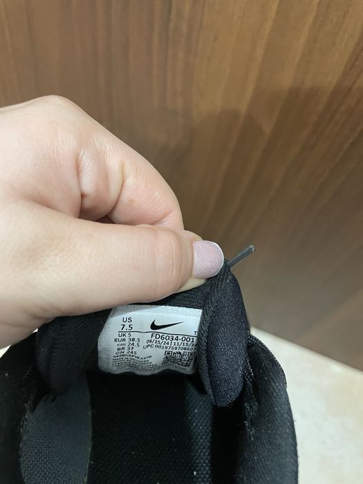 Черни спорни маратонки на Nike