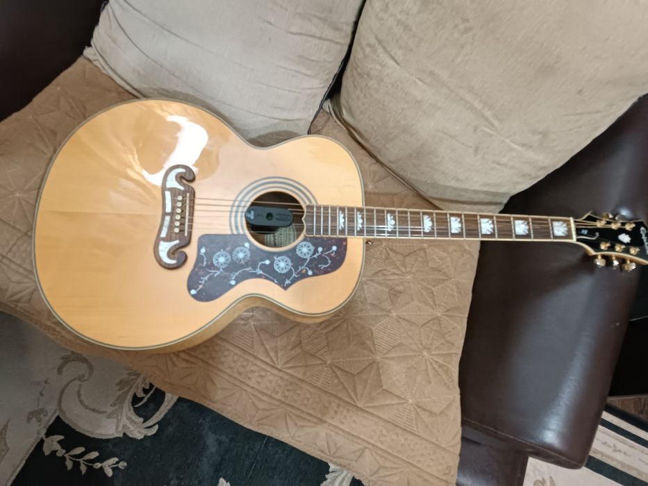 Электроакустическую гитару