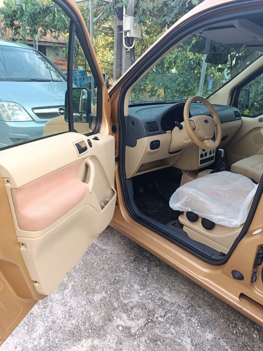 Vând Ford Tourneo Connect