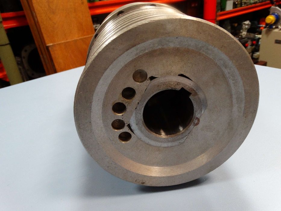 хидрозатягащо устройство за струг