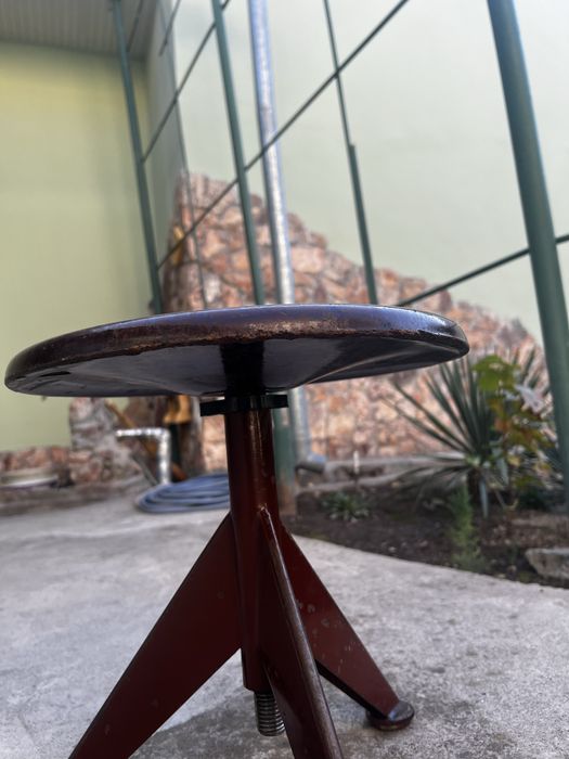 Стул рояльный продается