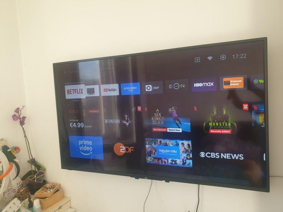 55 инчов jvc на 3 год.