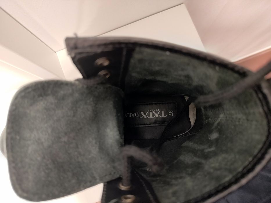 Продавам дамски кубинки TATA -italia ,естествена кожа 37 номер.