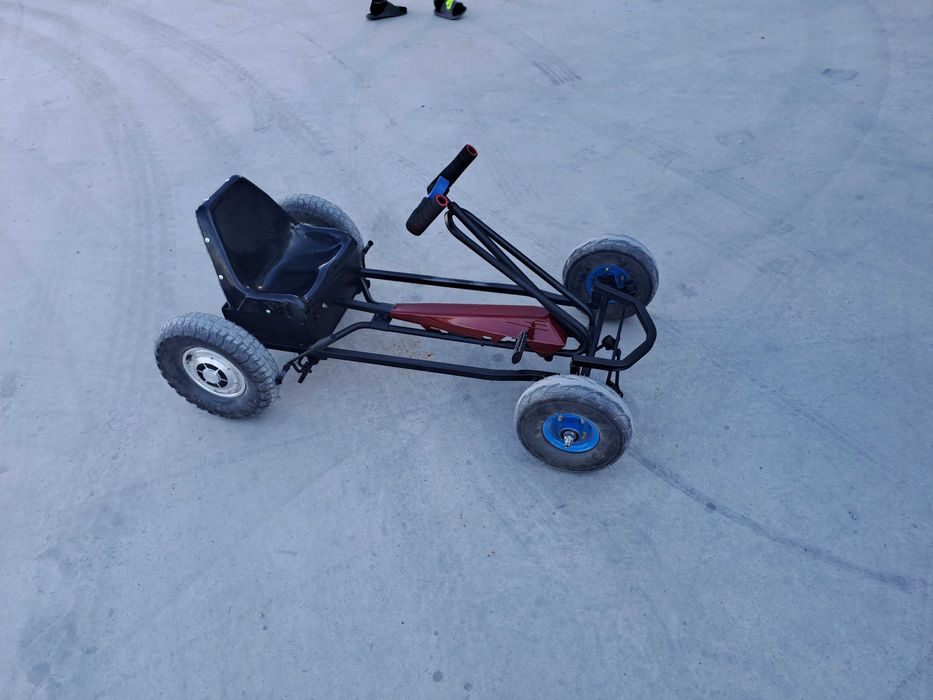 Подростоковый автомобиль.6-14 
 Электро картинг. Скорость 21 км.ч.