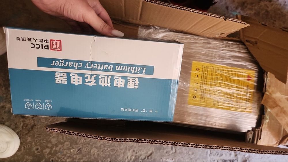 Аккамуляторы для скутеров и муравьев LF4 с зарядкой