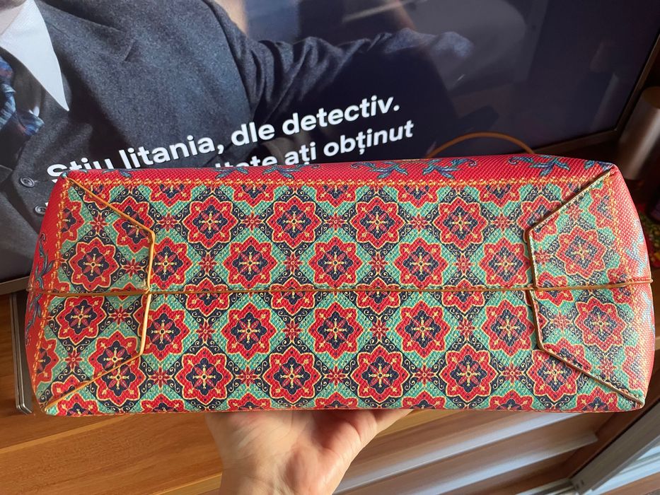 Poșetă Desigual, modelul Hércules Capri Maxi