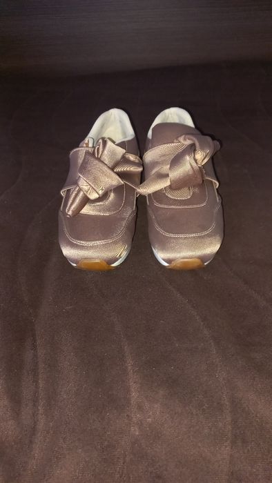 Маратонки, обувки