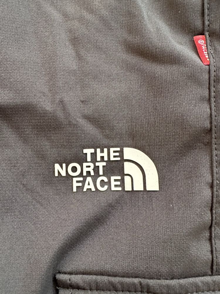 Мъжко,шушлеково,черно КАРГО долнище The North Face