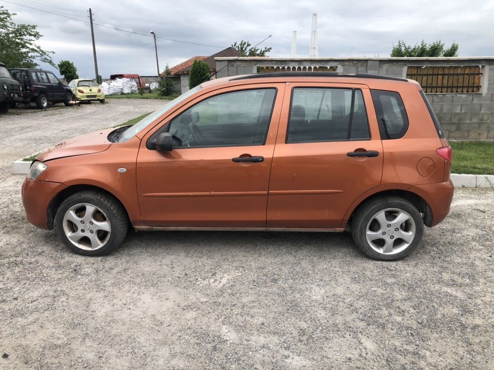 Mazda 2/Мазда 2 (1,25i) 2003г. на части