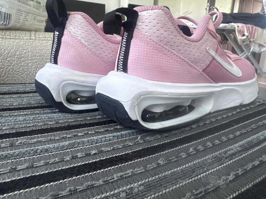 Детски спортни обувки ЗАРА и Найк