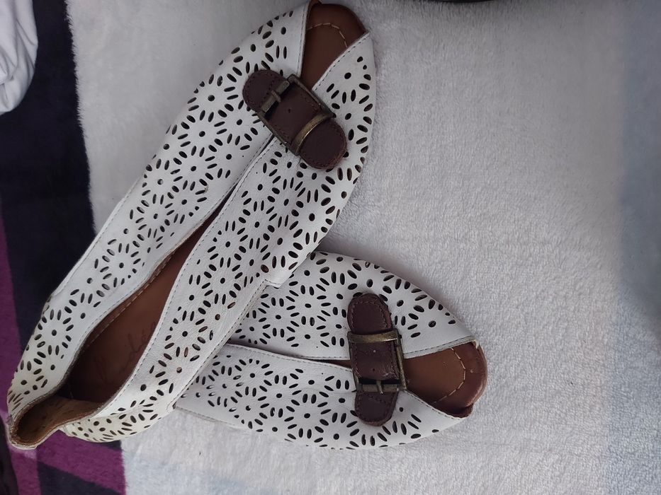 Vând sandale piele naturala + balerini C&A