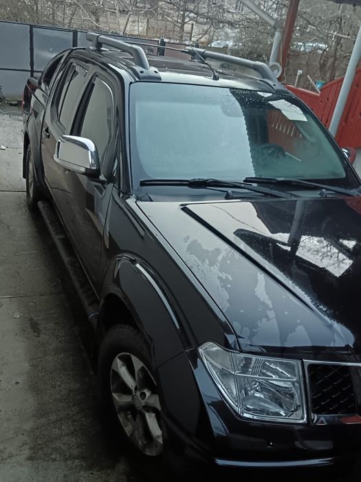 Nissan Navara negru