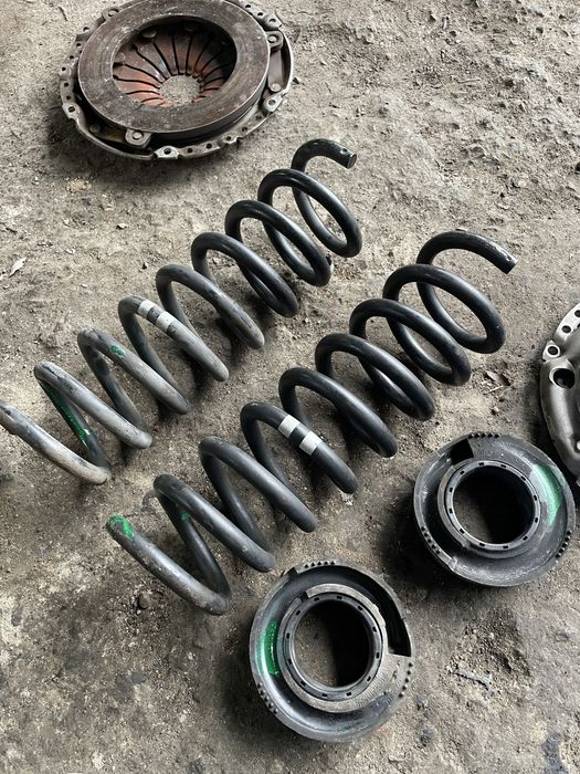 Пружина на мерседес 210 лупарик