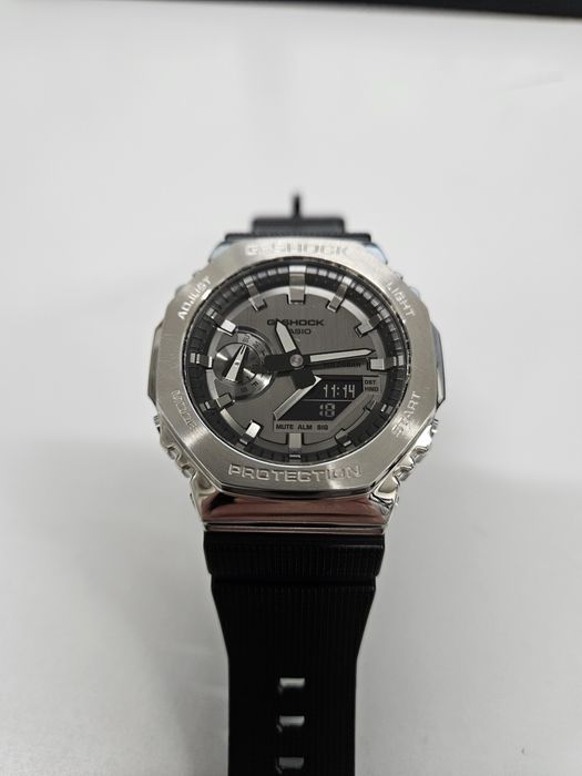 CASIO G-SHOCK-GM-2100-1AER Водоустойчив 20 bar.- в отлично състояние