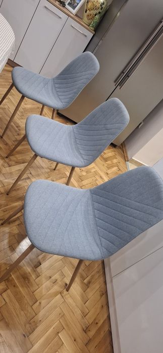 Трапезна маса и столове