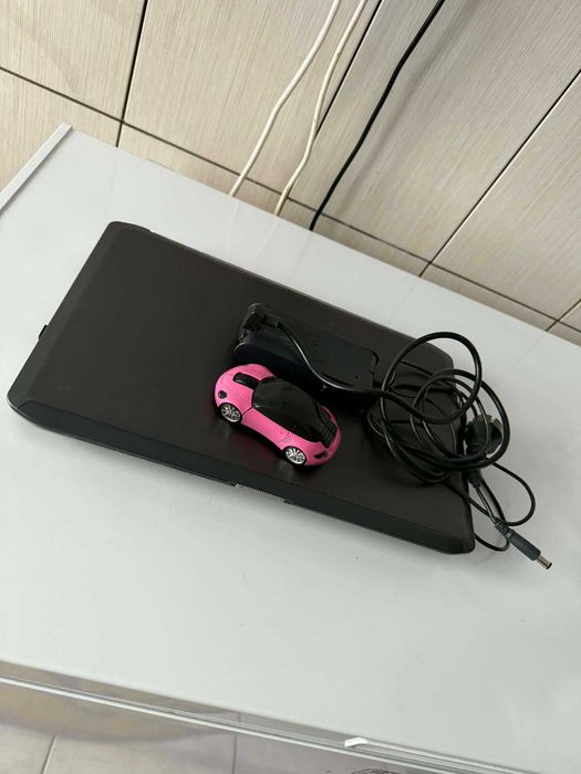 Vând laptop DELL Latitude E5520