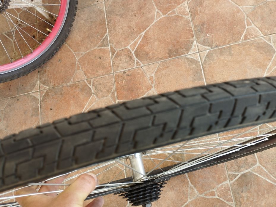 Vând piese de bicicleta, roti , furca telescopică