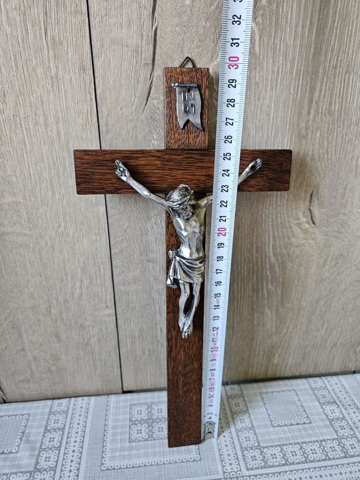 Crucifix ,lemn natural plus metal argintat