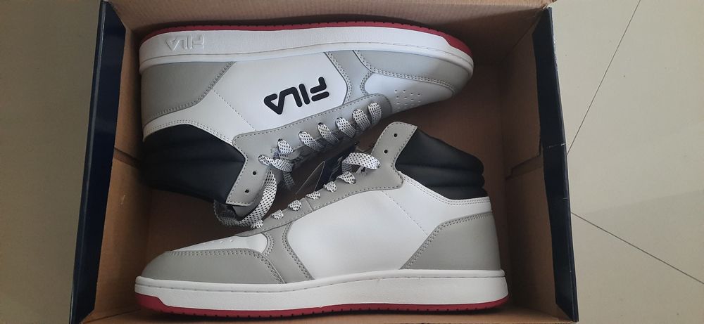Vând pantofi sport Fila mărimea 42 noi
