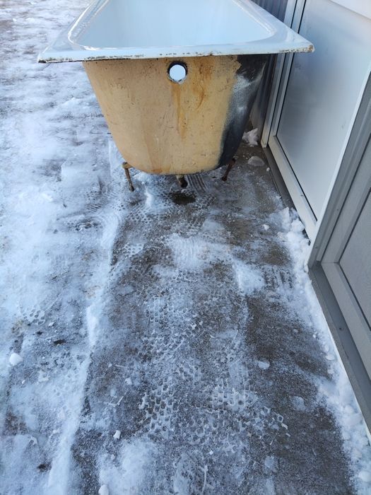 Vînd cadă din fontă