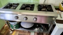 Продается профессиональная газовая плита