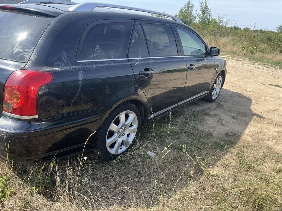 Dezmembrez Toyota Avensis T25 breck 2.0 benzina 2003-2008