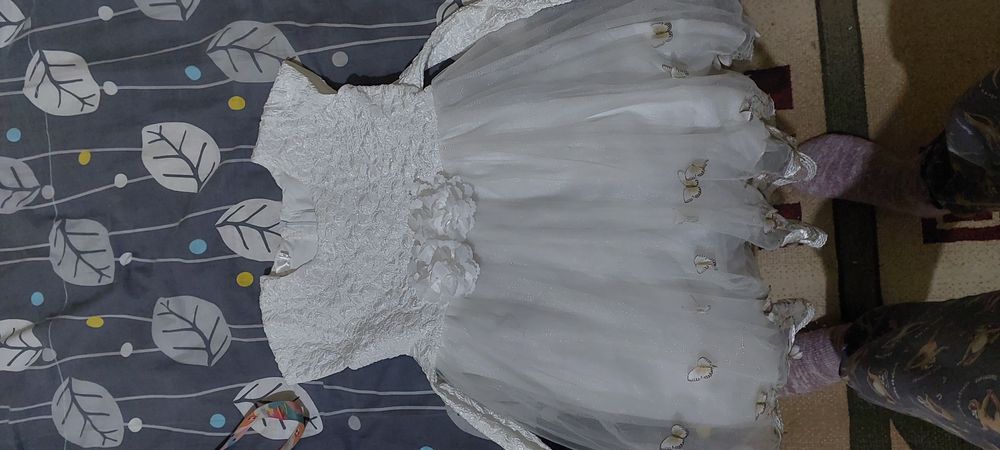 Продам белое платье в хорошем состоянии