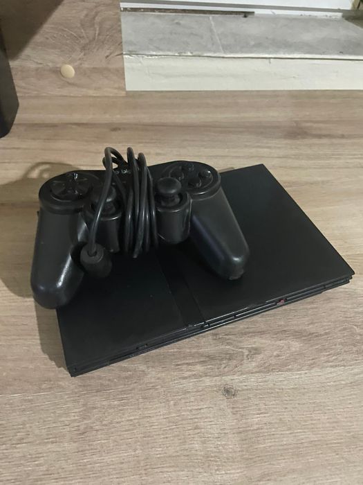 Playstation 2 Sony cu 9 jocuri și 1 controller