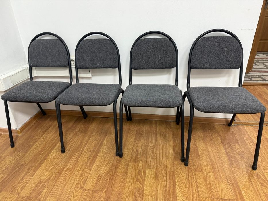 Стулья кресла для офиса в хорошем состоянии