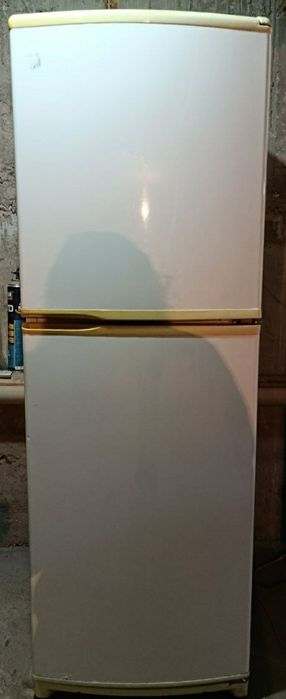 Холодильник продаётся