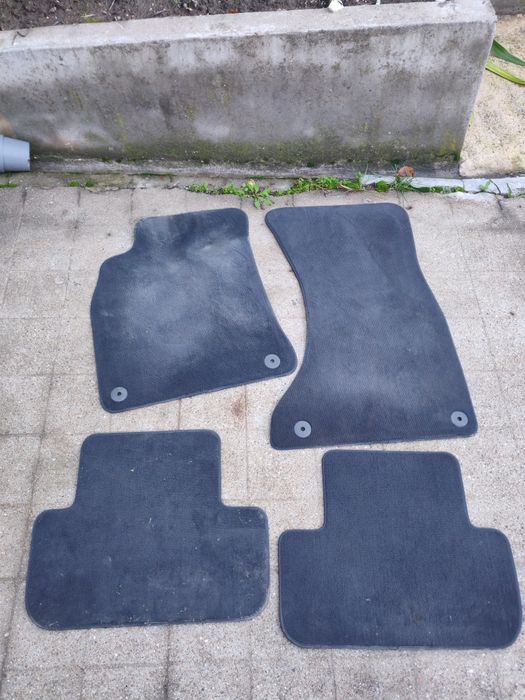Оригинални мокетни стелки за Audi A4 B8
