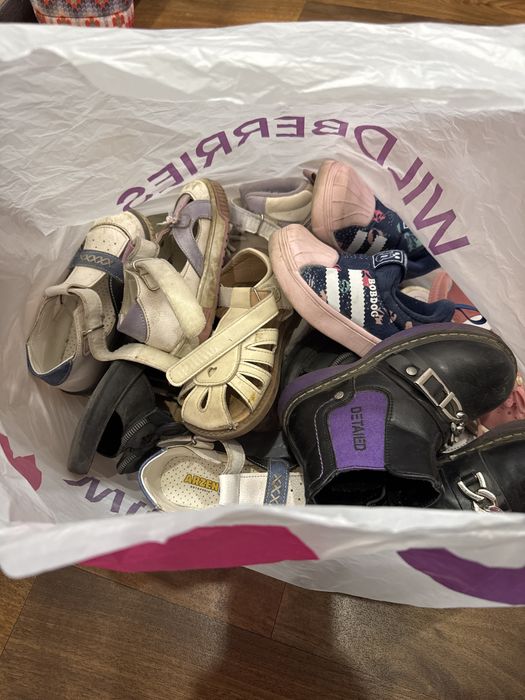 Отдам пакет обуви на девочку