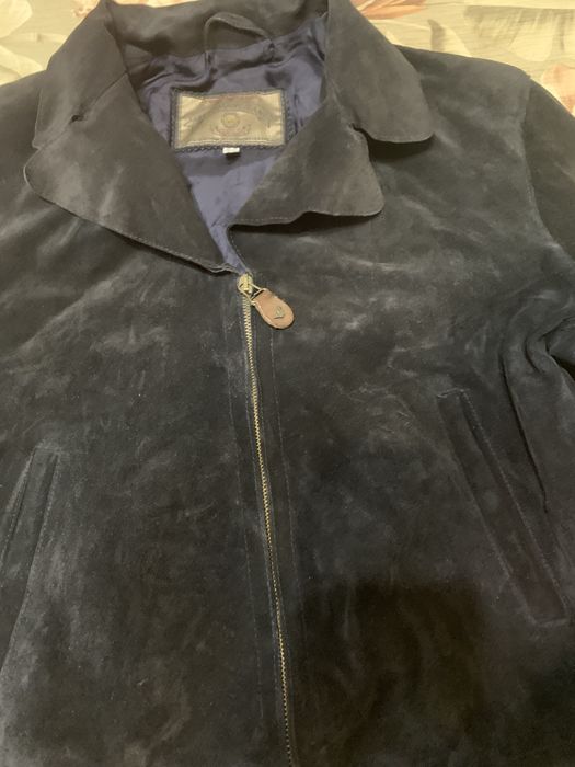 Продам фирменную замшевую куртку и белый фирменный  пиджак