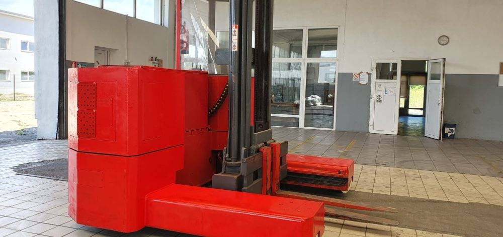 Vand stivuitor multidirectional