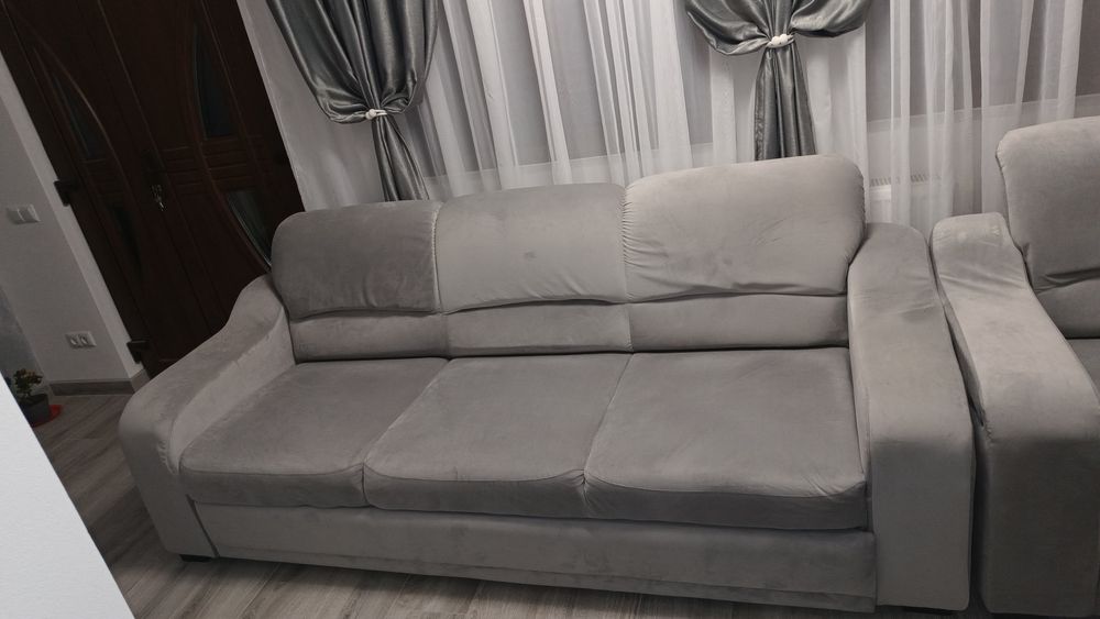 Set canapea cu fotolii ,canapeaua se  poate rabata.