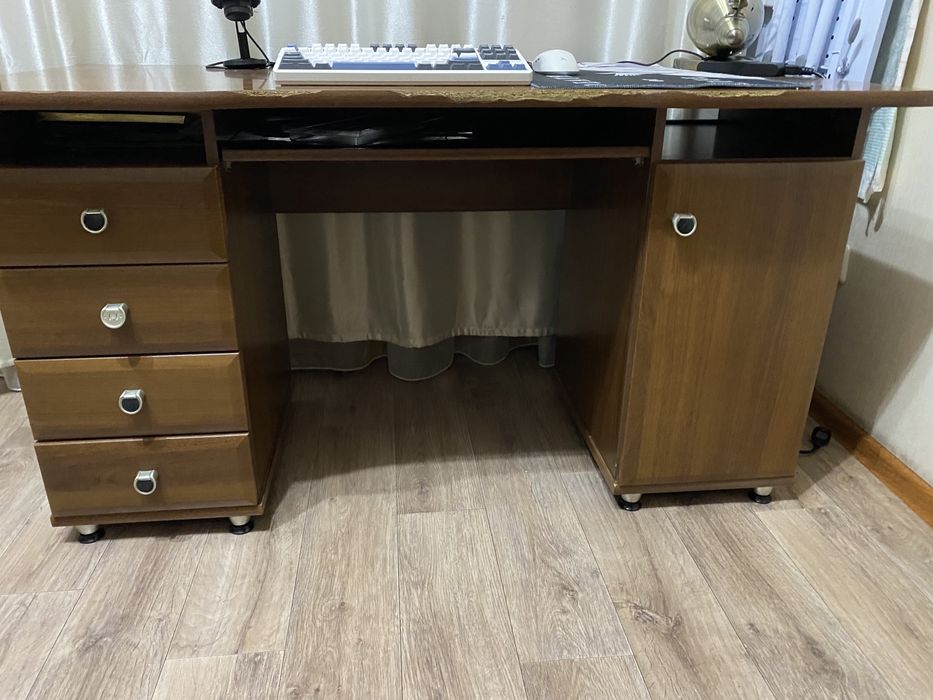 Рабочий стол в отличном состоянии