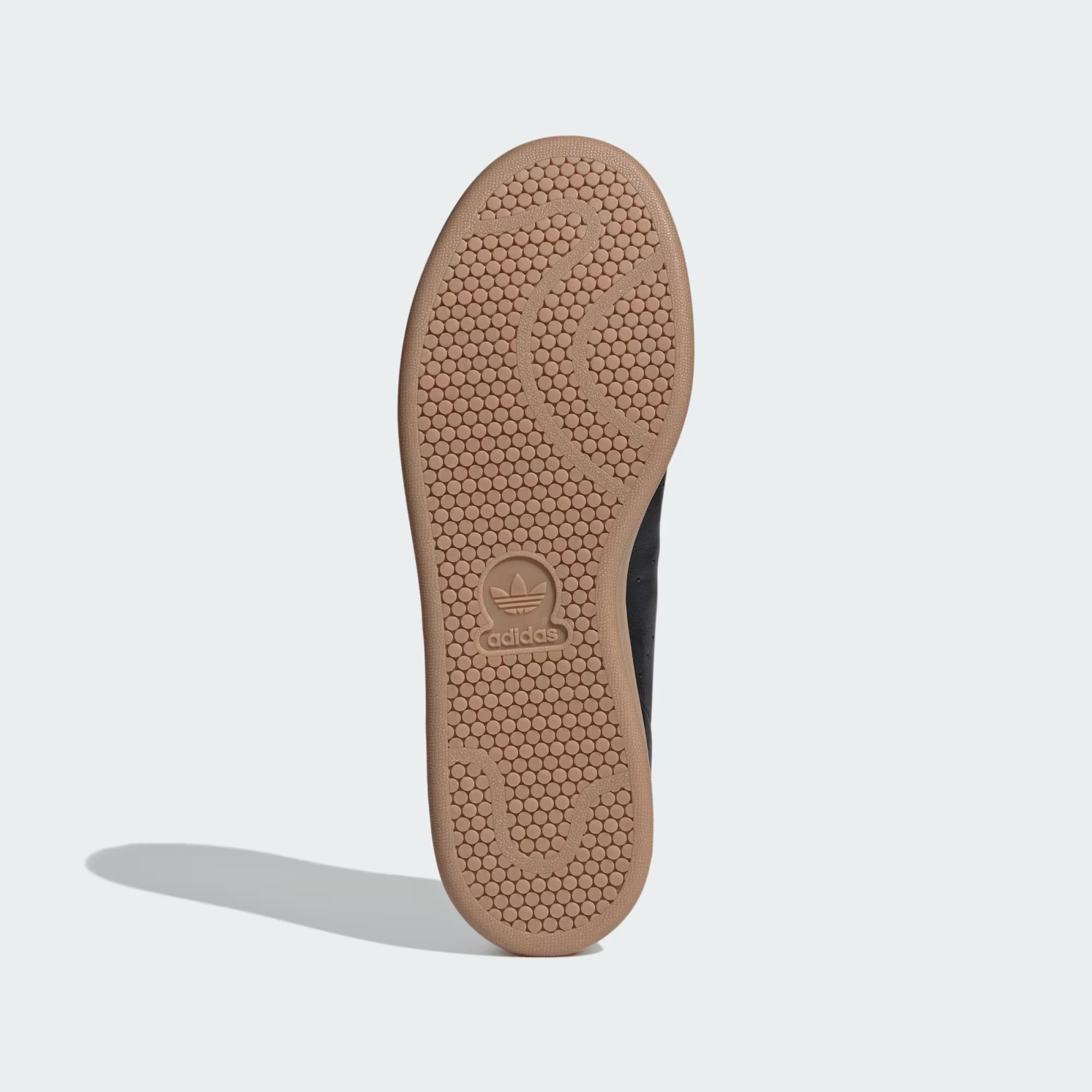 Adidas original Amerikadan keltirilgan USA razmeri 6 ,Euro razmeri 38.