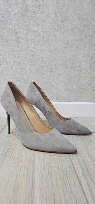 Продам новые замшевые туфли на каблуке Новые Лодочки