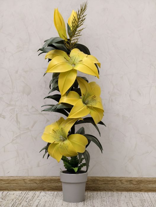 Сары лилия түріндегі декоративті лампа