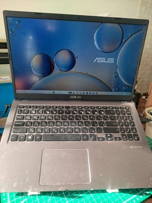 Продам ноутбук .