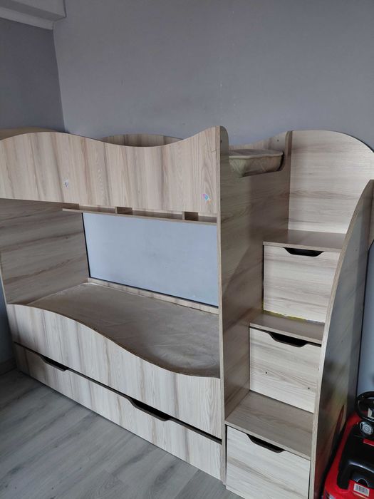 Детская двухярусная кровать.   Б/У.   В хорошем  сострянии.   Какелен.