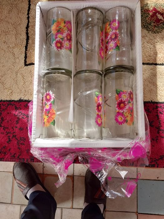 Вазы и бокал новые. Хрустальная  большая.