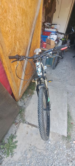 Vind bicicleta cu motor