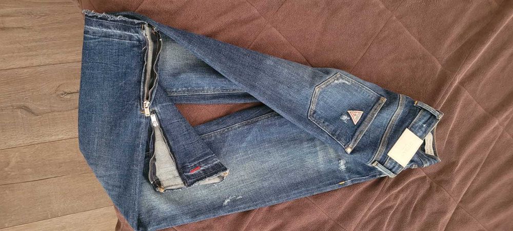 Vând pantaloni Guess, mărimea 24
