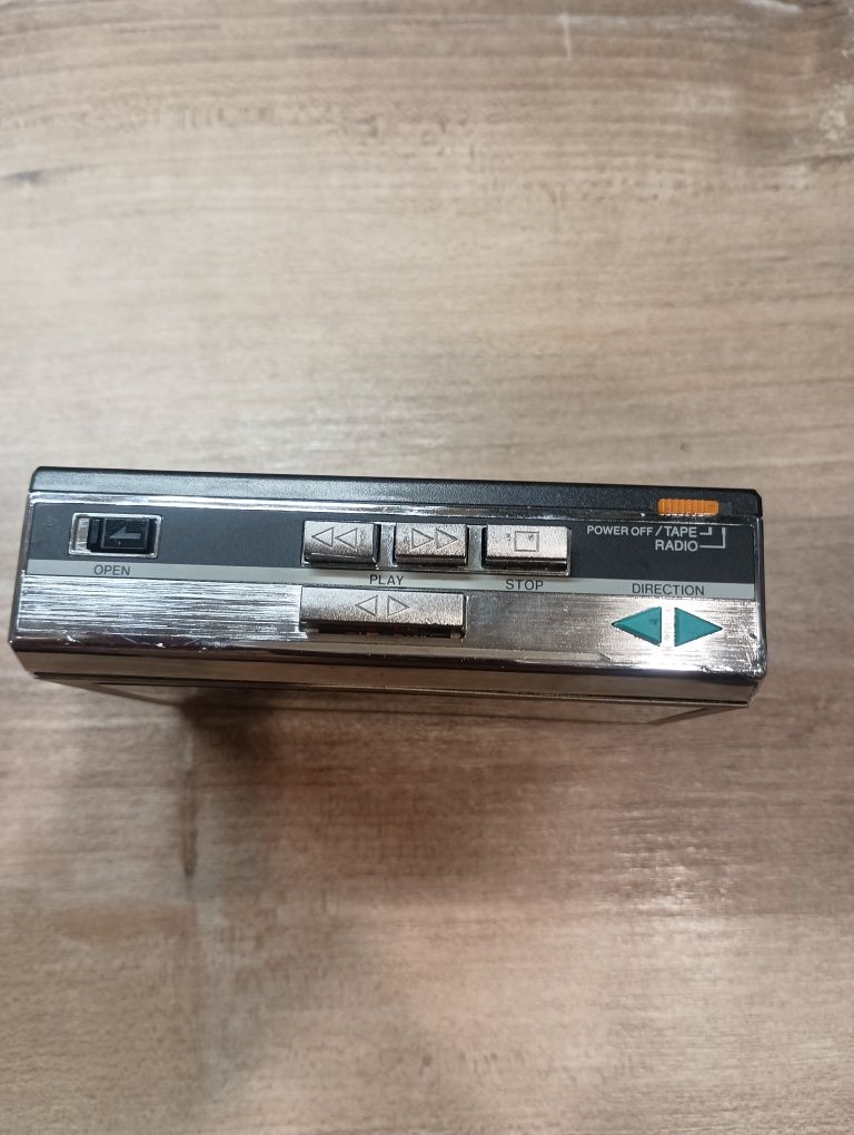 Aiwa HS-T06 am/fm stereo radio cassette player