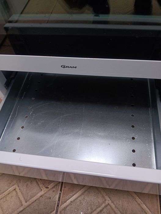 Свободно стояща печка с керамичен плот Gram с две години Гаранция!