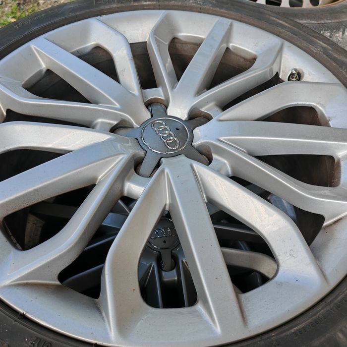 Vând Jante Originale Audi 19' cu Anvelope Pirelli 255/40/19