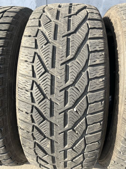 4 бр. зимни гуми 225/50/17 Tigar DOT 3319 2x6 mm 2x4,5-5 mm