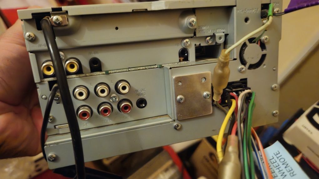Jvc мафон 2 din, и jbl калонка сотилади.Сабуферчила басни зур чикаради